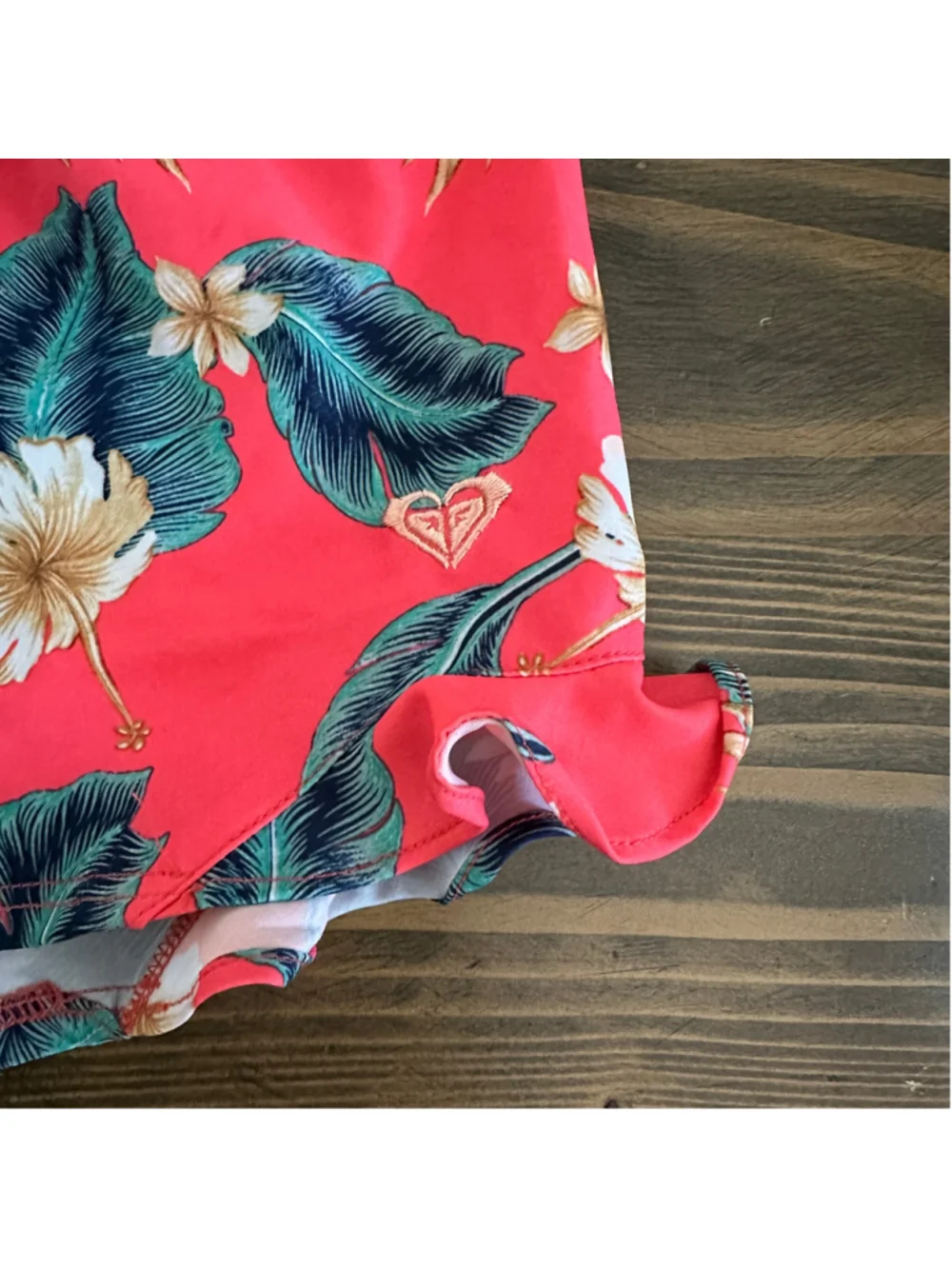 Girls Roxy Floral Shorts Size XL 14 Red Green Tropical Print Ruffle Hem